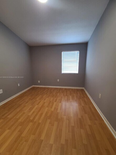 Building Photo - 305 NW 109th Ave