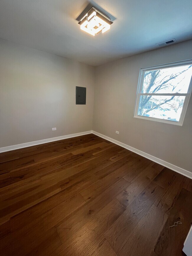 rm 2 - 138 N 14th Ave