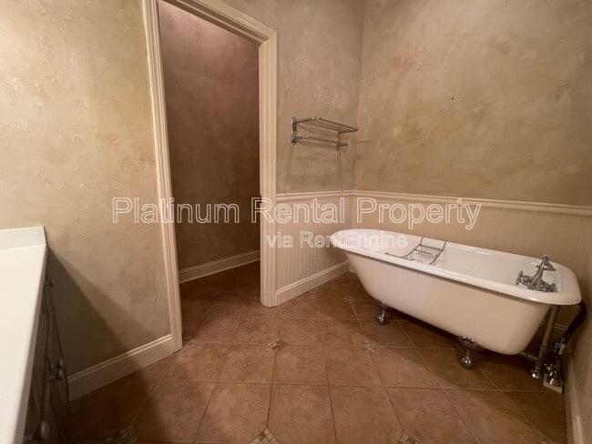 Building Photo - 1460 Wembley Ct NE