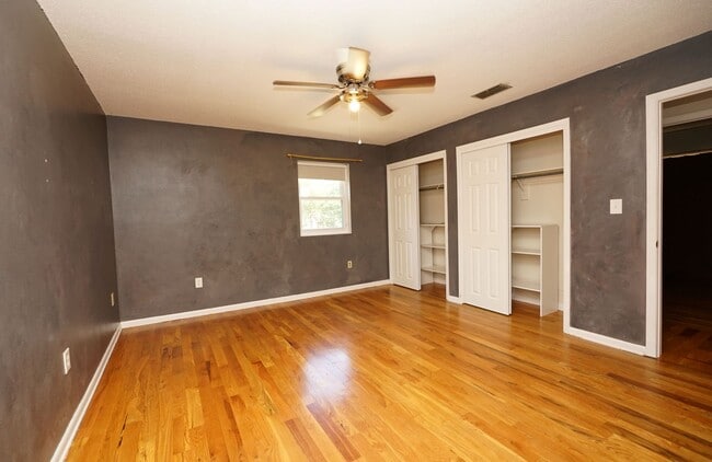Building Photo - 4 Bedroom Home in Valparaiso- Near Eglin AFB