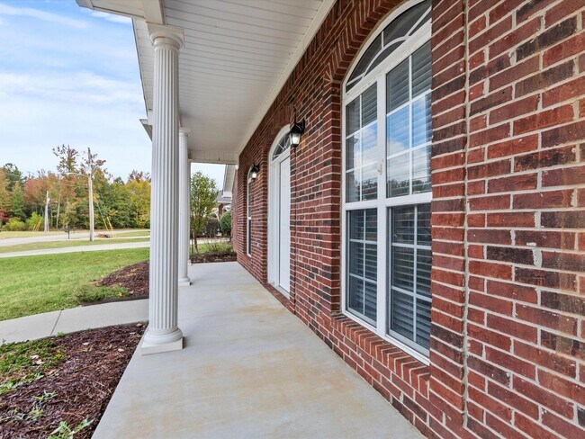 Building Photo - 4 Bedroom Home in Harvest just outside Mad...