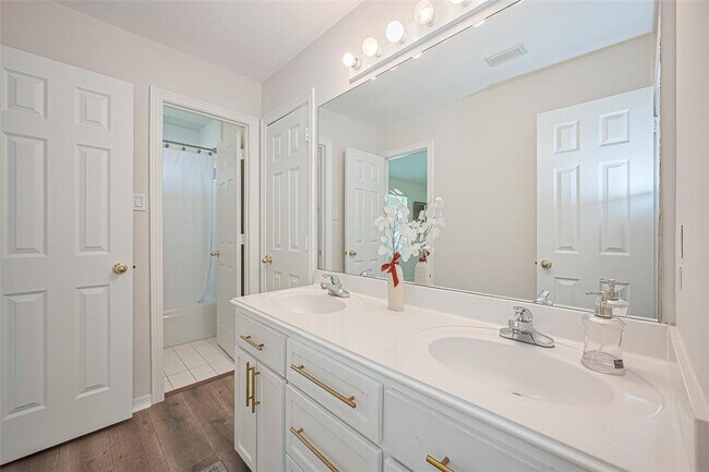 Building Photo - 1413 Whispering Pines Dr