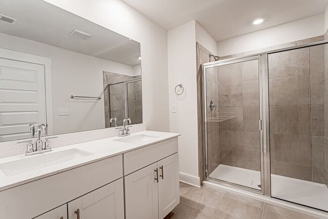 Building Photo - 3 Bedroom 2.5 Townhome Off of Butler Rd!