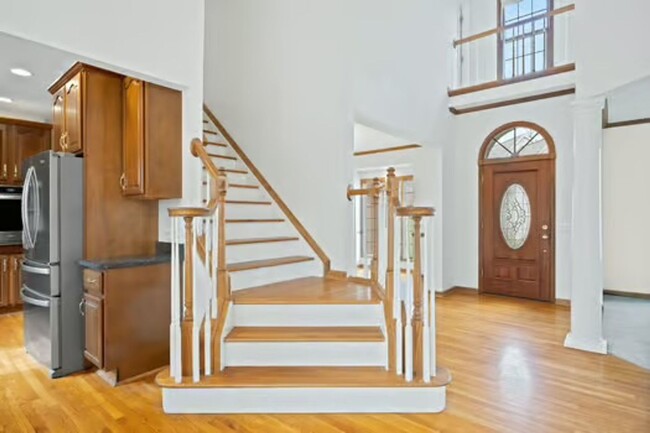 Building Photo - Silverton- Meticulous 4+ bedroom, 5ba, 2 car