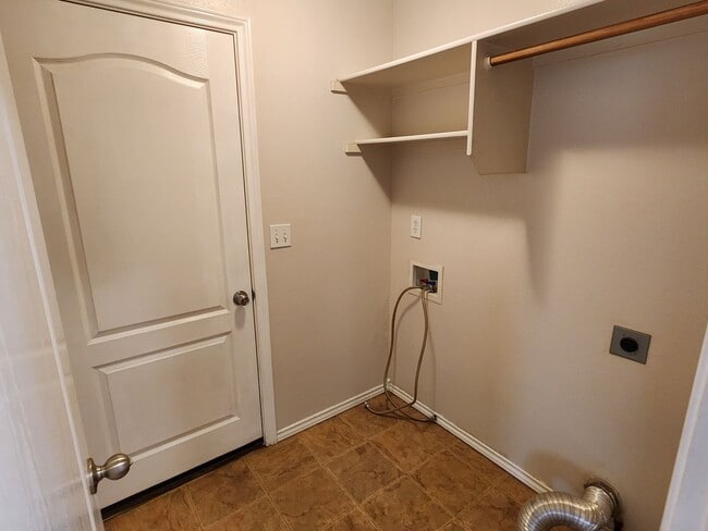 Building Photo - Caldwell 3 Bedroom 2 Bath home.