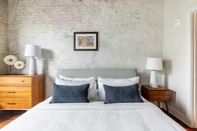 Building Photo - 315 Girod St