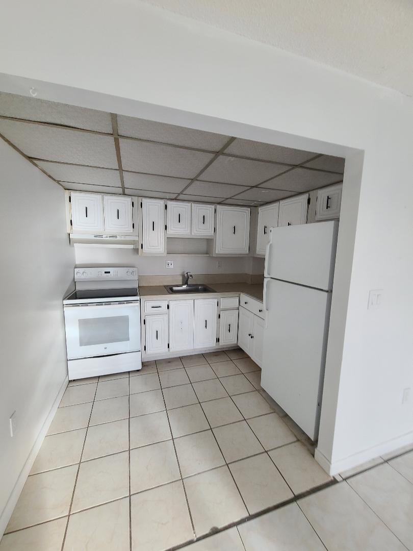 Building Photo - 8950 NE 8th Ave