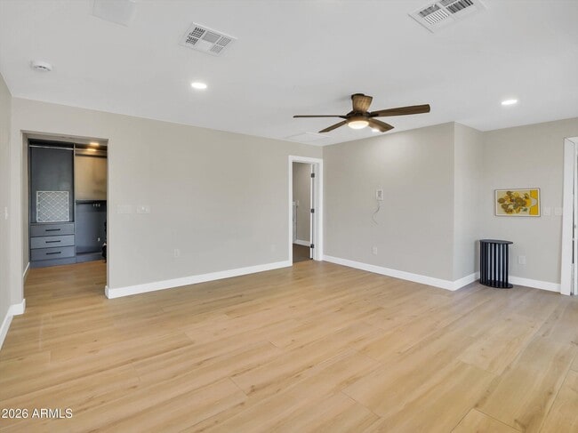 Building Photo - 5122 W Fallen Leaf Ln