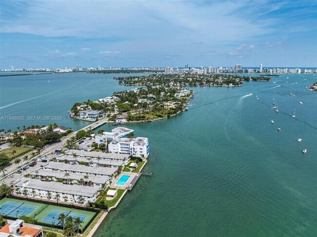 Building Photo - 1130 Venetian Way