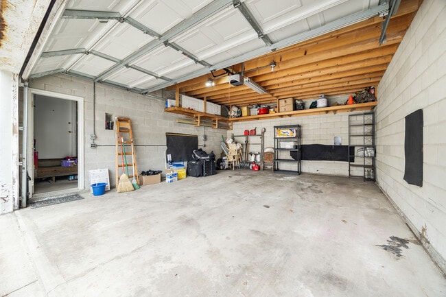 Building Photo - 1848 W Wabansia Ave