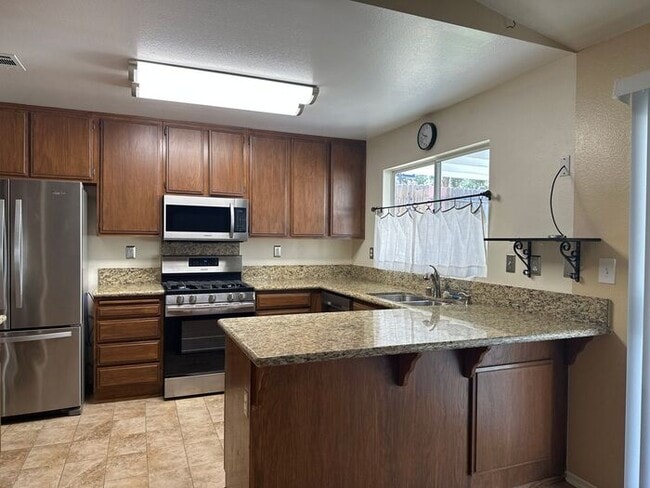 Building Photo - Imagine coming home to this hidden rare spacious find right off of a cul-de-sac