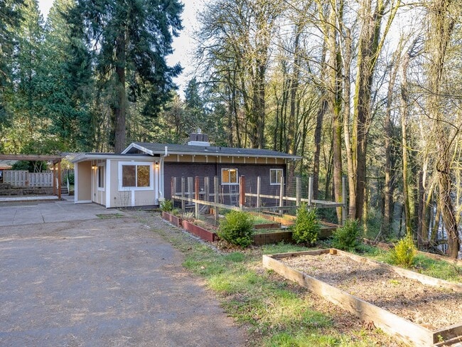 Building Photo - Beautiful 3br/2bth - Available in early January