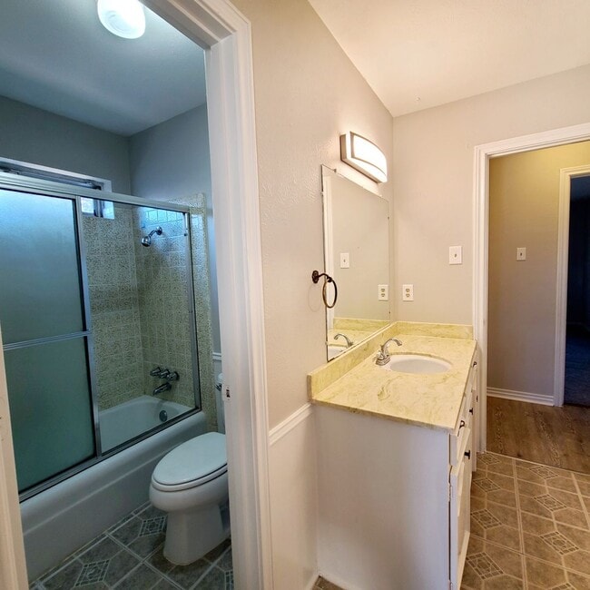 Building Photo - 11350/52 Quail Run St