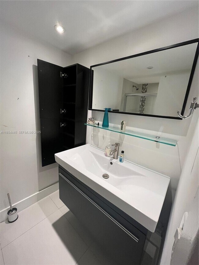 Building Photo - 200 SE 15th Rd