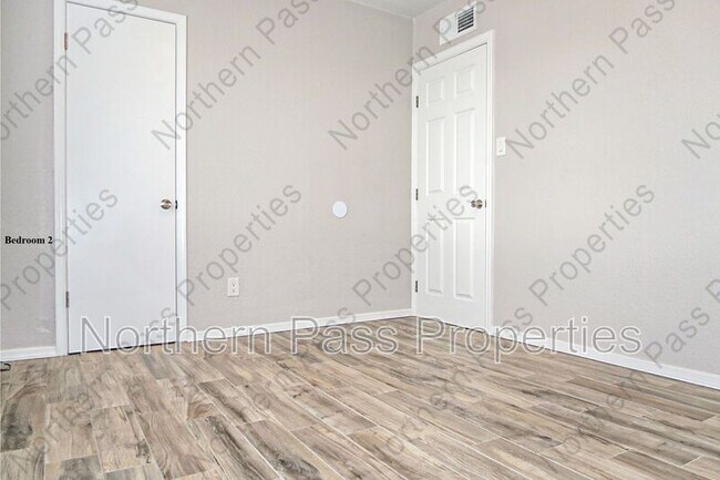 Building Photo - 5198 Viceroy Dr