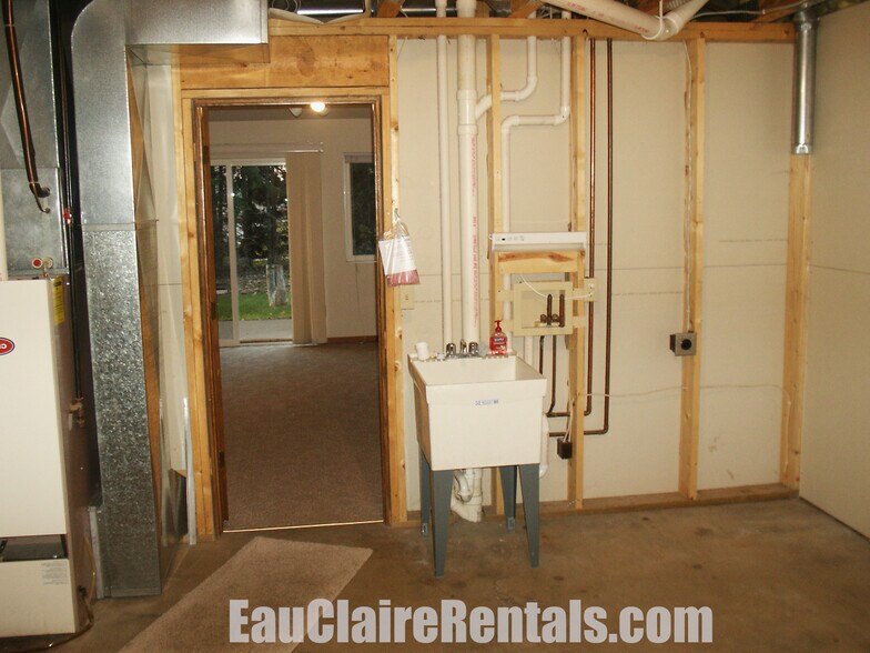 Building Photo - 2265 Frank St