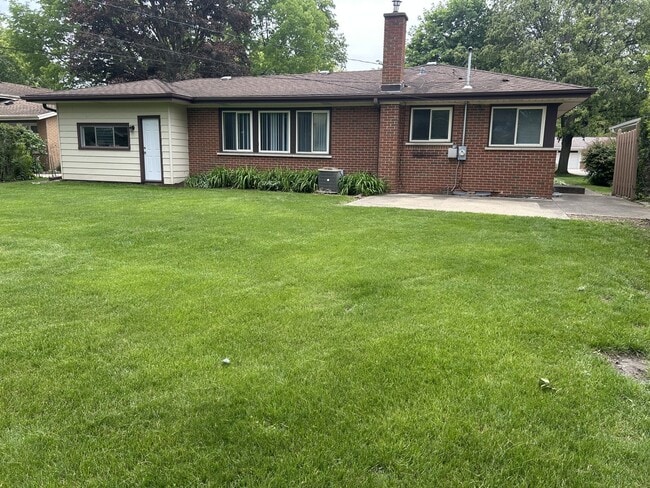 Building Photo - 105 N Phelps Ave