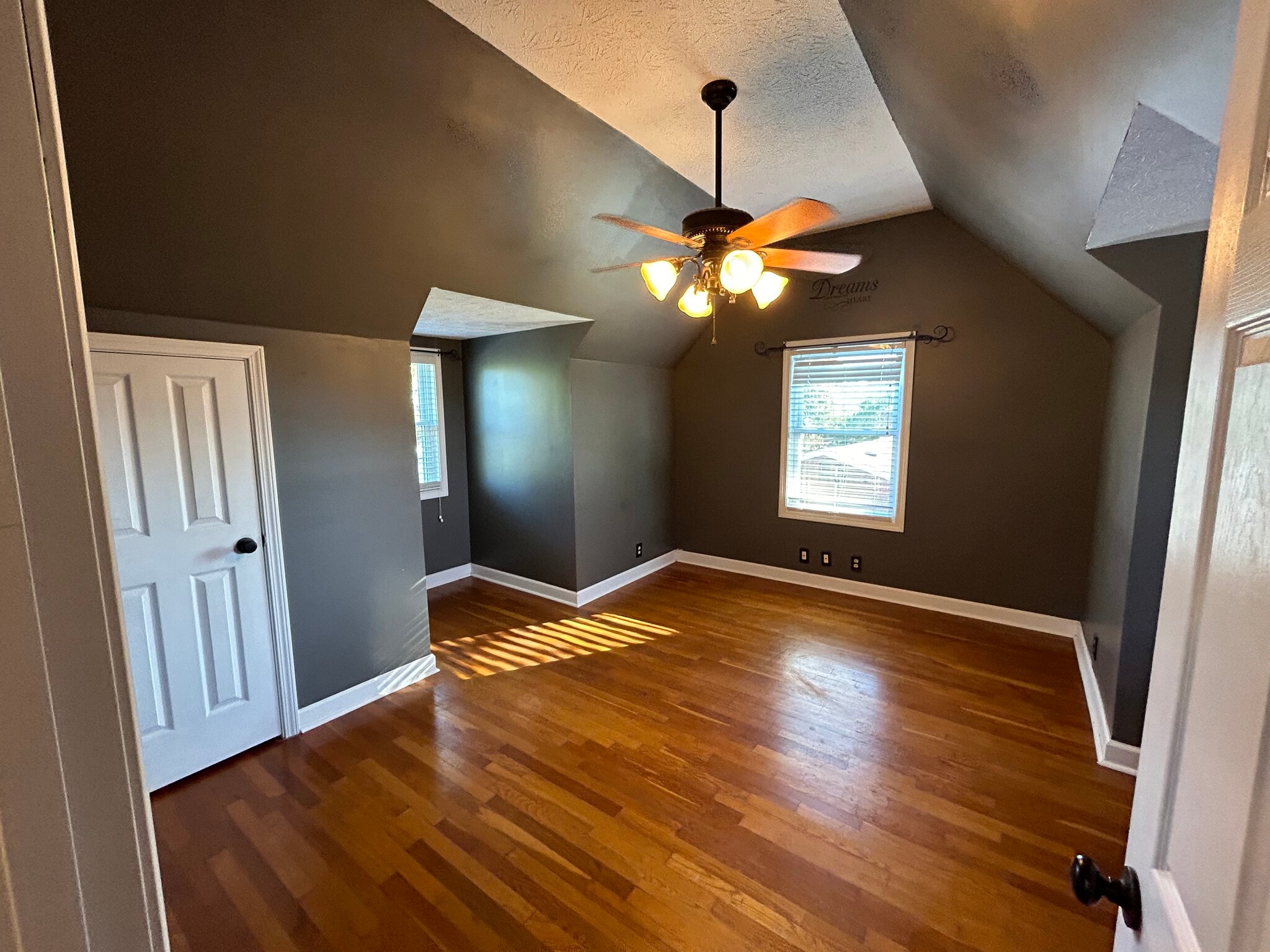 Building Photo - 506 Chestnut St