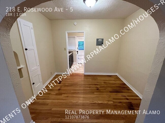 Building Photo - 218 E Rosewood Ave