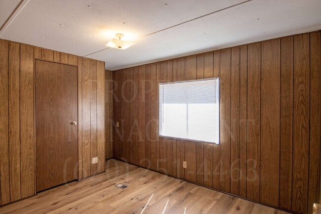 Building Photo - 2-Bedroom 1-Bathroom Home