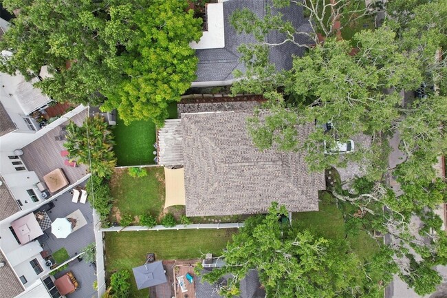 Building Photo - 2405 W Stroud Ave