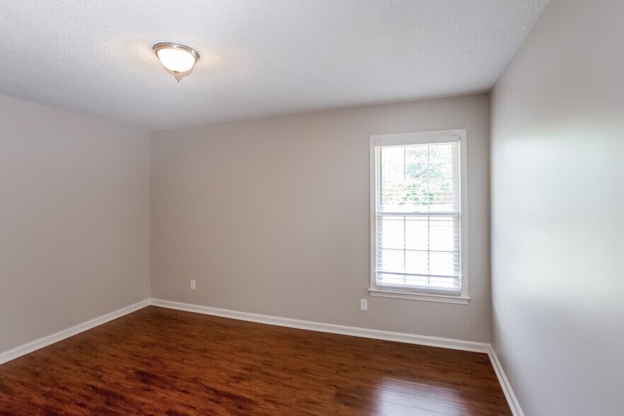 Building Photo - 4378 Bunker Hill Dr