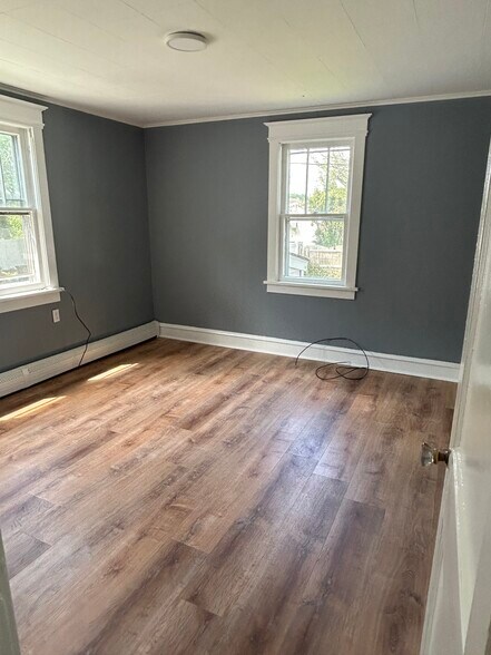 Building Photo - 17 E Meyran Ave
