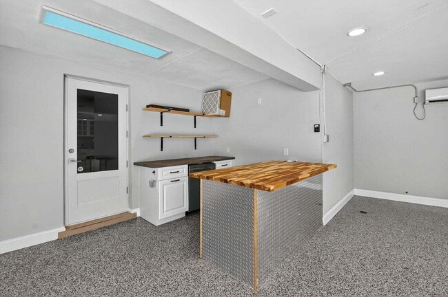 Building Photo - 714 SW 25th Ave