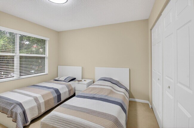 Building Photo - 20951 Via Alamanda