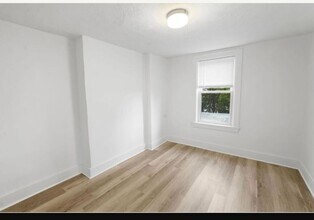 Building Photo - 22 Florence St