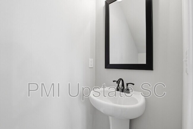 Building Photo - 109 Virginia Ave