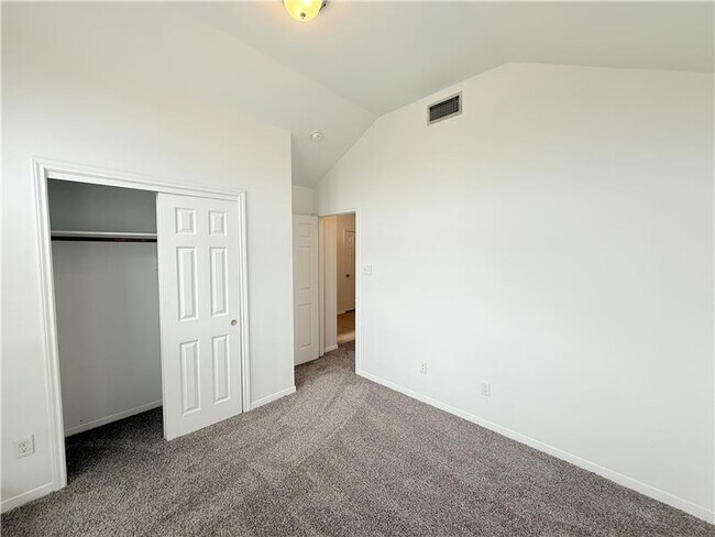 Building Photo - 531 Parkfield Ln