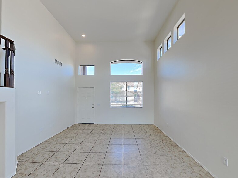 Building Photo - 65 W Camino Rio Cebolla