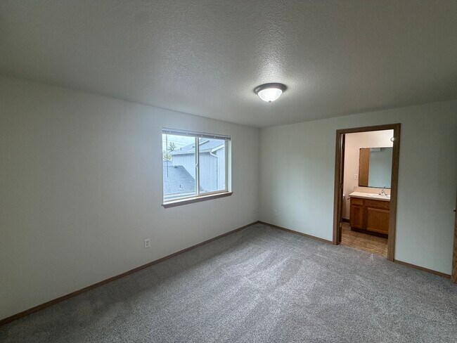 Building Photo - 1139 2nd St NW