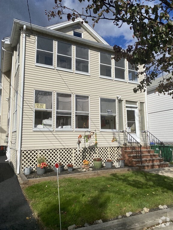 Building Photo - 42 Mayberry Ave