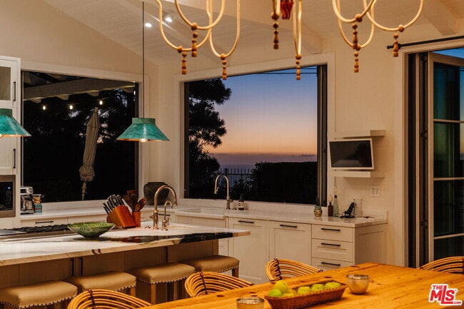 Building Photo - 5770 Busch Dr