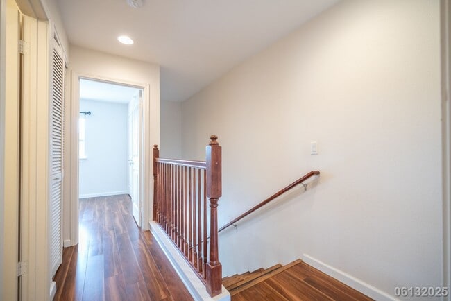 Building Photo - Available for move in on 7/8/25.   2 bedro...