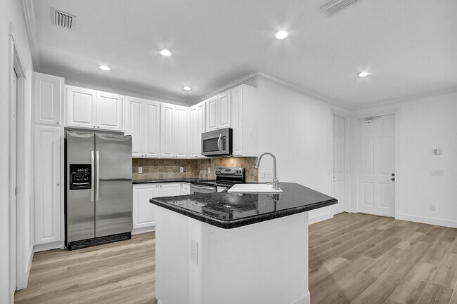 Building Photo - 199 Barbados Dr