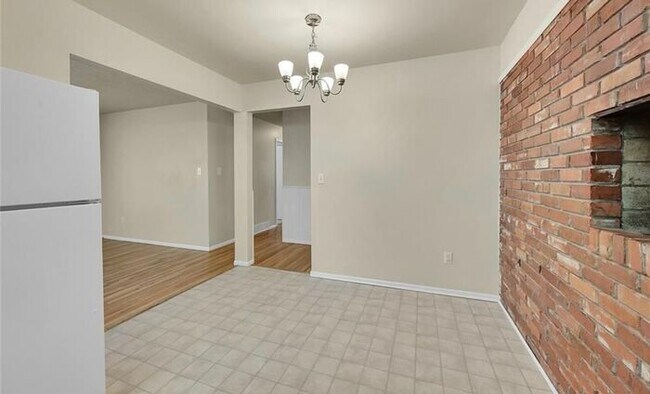 Building Photo - MOVE IN SPECIAL! 3-bedroom Rancher in Coun...