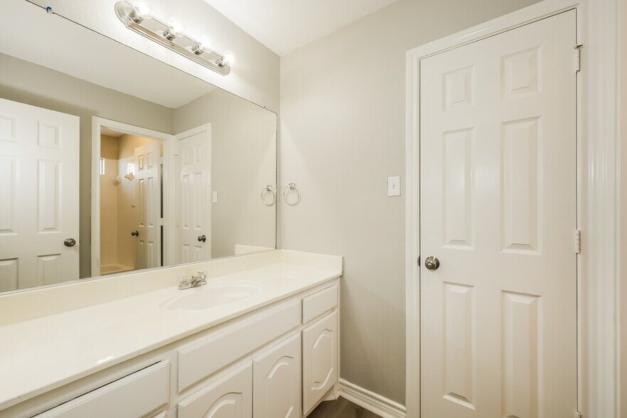 Building Photo - 301 Cold Water Dr