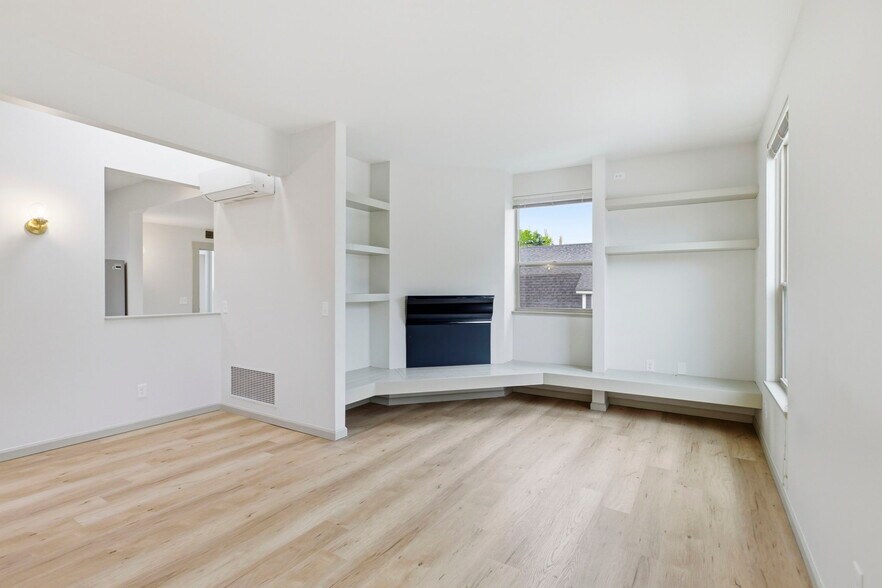 Building Photo - 2387 NW Thurman St