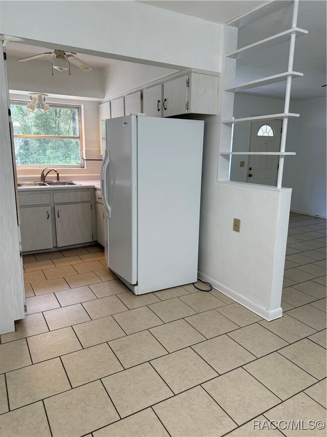 Building Photo - 6106 E Calico Ln