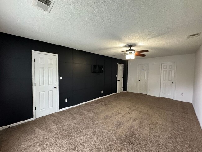 Building Photo - Introducing a charming home located in the heart of Suffolk ¨ASK ABOUT OUR ZERO DEPOSIT¨