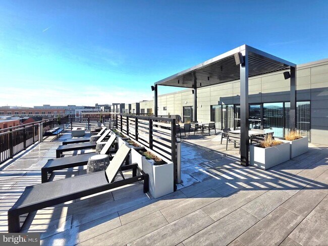 Building Photo - 737 Swann Ave