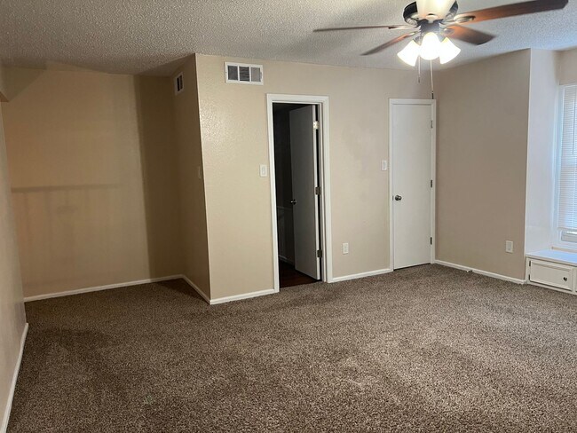 Building Photo - 4406 75th Dr