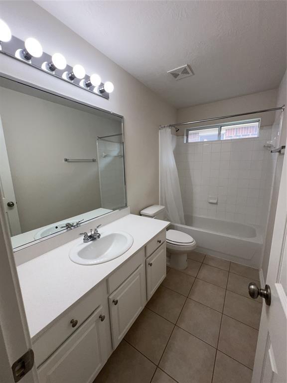 Building Photo - 2430 Floral Ridge Dr