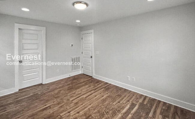 Building Photo - 4 Bed/2.5 Bath Home with Garage / Pet-Friendly / Available Now!