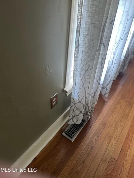 Building Photo - 3564 Cowan Pl