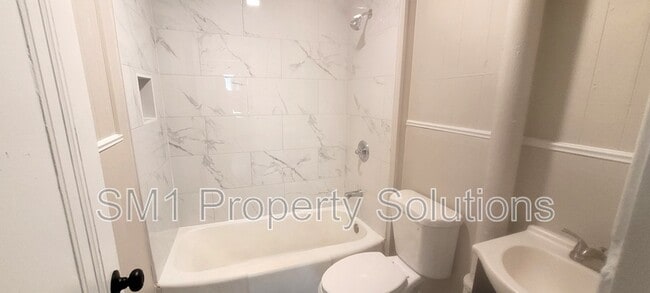 Building Photo - 2021 Pine Bluff St