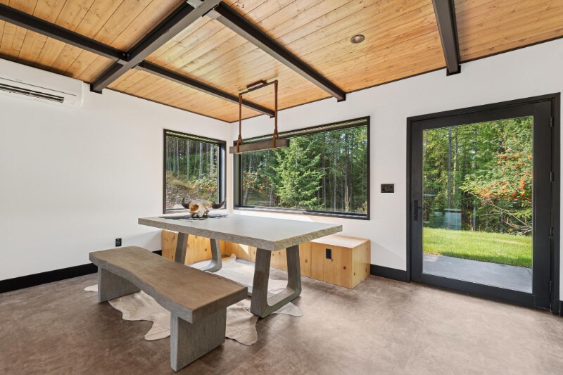 Building Photo - 172 E Many Lakes Dr